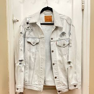 Oversized Levi’s Distressed Jean Jacket
